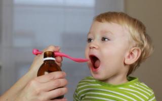 Tørr hoste hos et barn: hvordan behandle det hjemme?