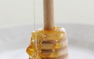 Honning for barn: fordelaktige egenskaper, søknad